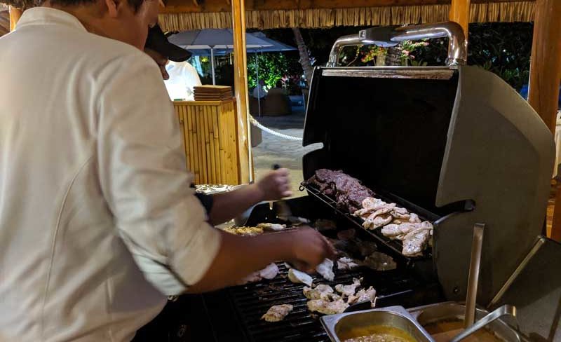 Bora Bora Pearl Beach Resort - bbq buffet
