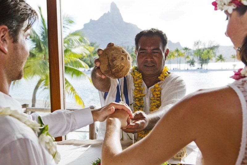 Honeymoon in Tahiti French Polynesia - wedding in bora bora