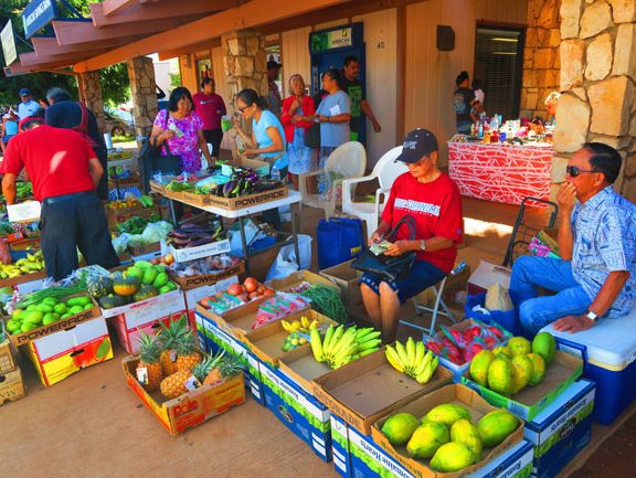 Kaunakakai Saturday Market - Molokai - Hawaii - fruits