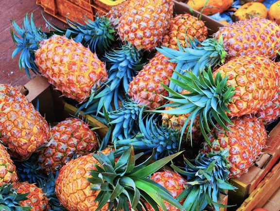 Kaunakakai Saturday Market - Molokai - Hawaii - pineapple