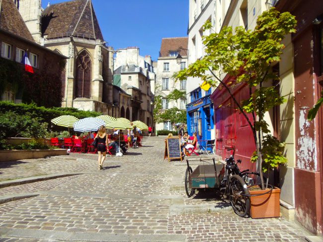 L' Ebouillante in rue des Barres nicest Paris street