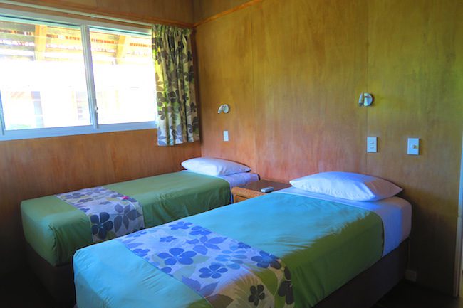 Lagoon Breeze Villas Rarotonga - Polynesian villa small bedroom