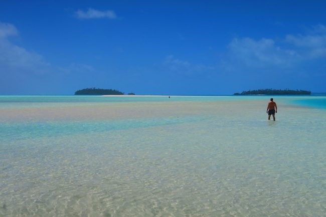 One Foot Island Aitutaki Lagoon -walking on water