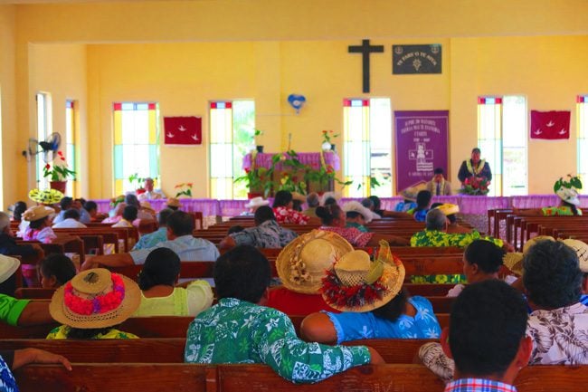 sunday church service tahaa french polynesia