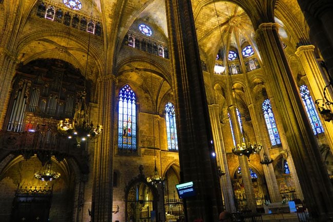 Barcelona-Cathedral-Interior-and-Organ