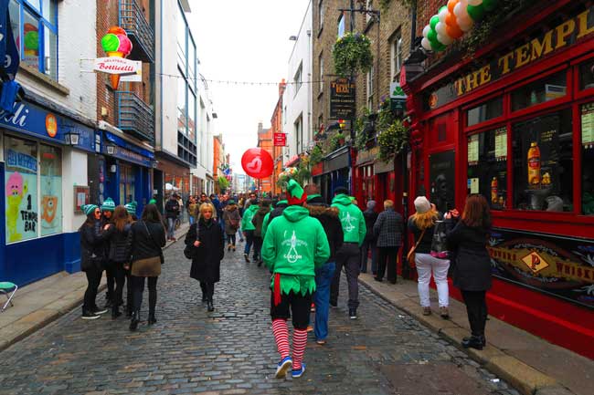 Temple-Bar-Dublin-St-Patricks-Day2