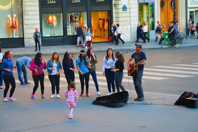 street dancing in Paris