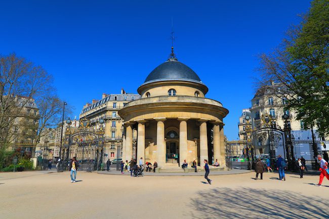 Parc Monceau Paris rotunda