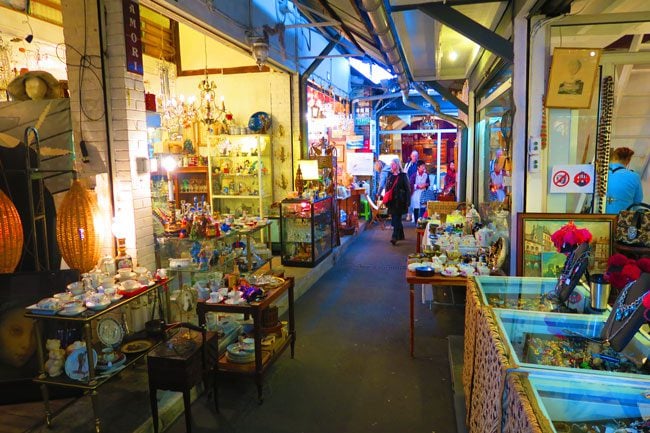 paris flea market marche aux puces Marché Vernaison indoor