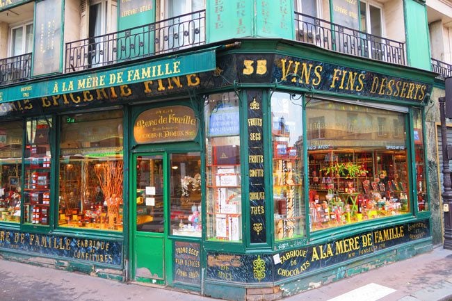 À la Mère de Famille famous chocoloate store paris exterior