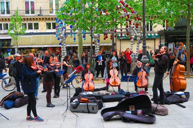 Classical Music in Paris streets in Louvre