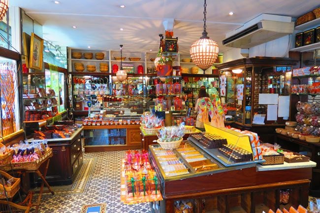 Famille famous chocoloate store paris interior