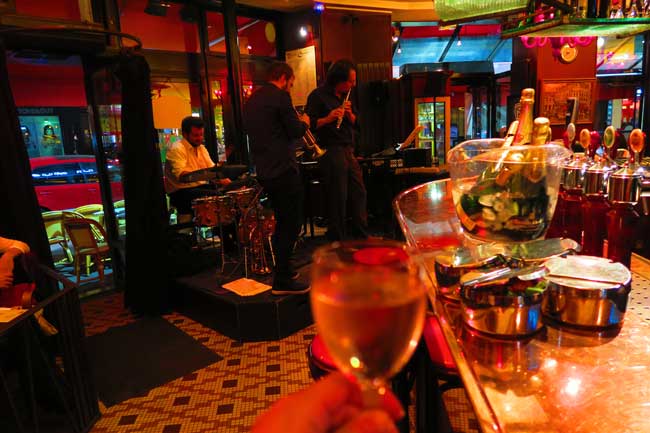 Jazz in Paris bar close to louvre