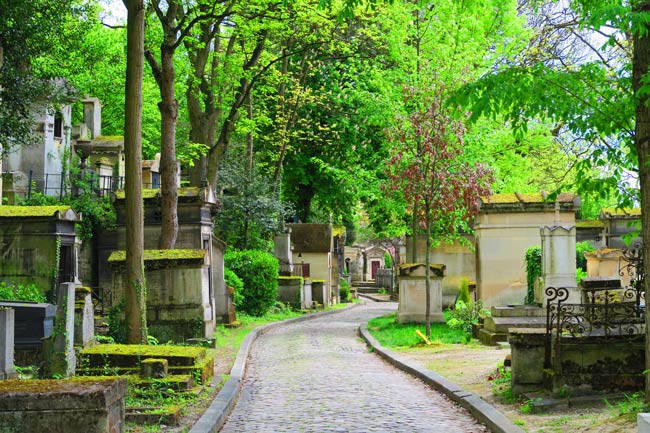 Pere Lachaise Cemetery Paris narrow lanes