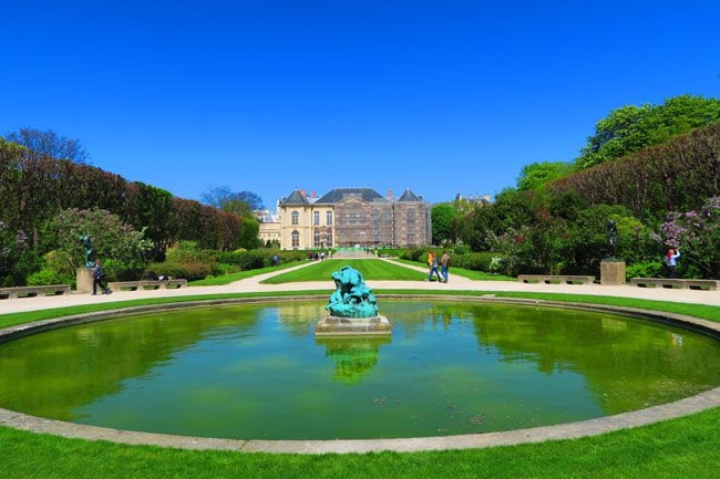 Rodin Mudeum Paris gardens and fountain