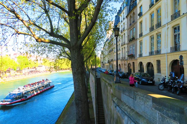 romantic spot on ile saint louis paris