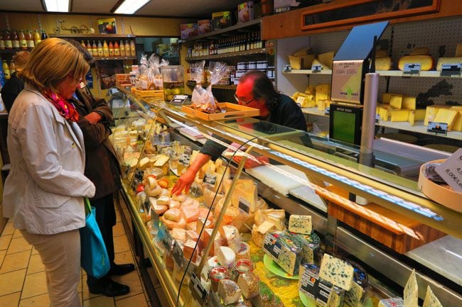 Cheese shop rue mouffetard paris