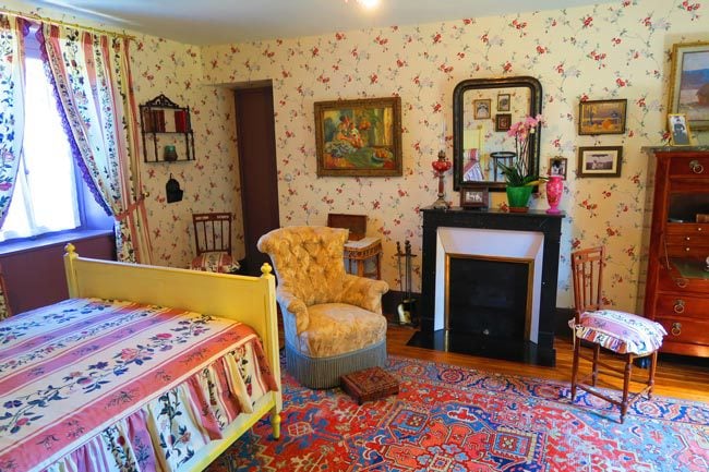 claude monet bedroom giverny france