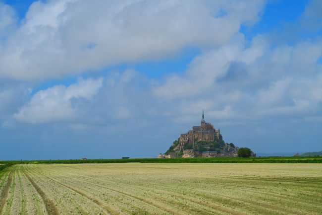 distant view mont saint michel