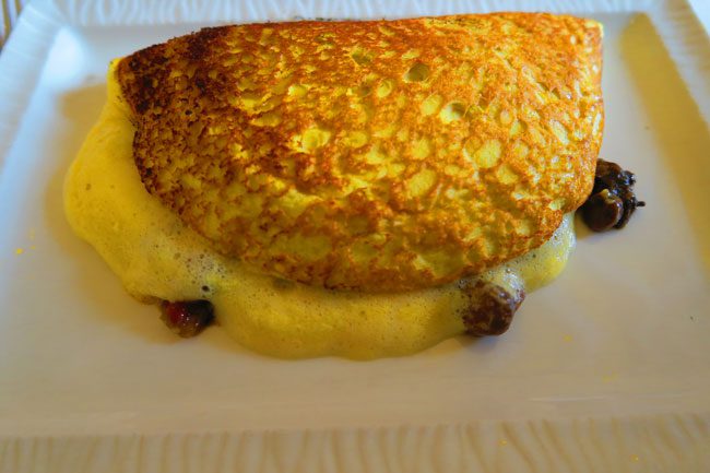 famous fluffy omlette la mere poulard restuarant mont saint michel