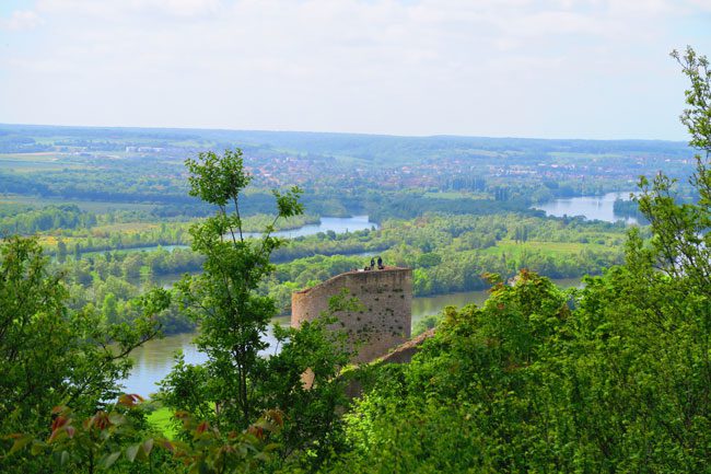 Giverny paris day trip La Roche-Guyon castle picnic view