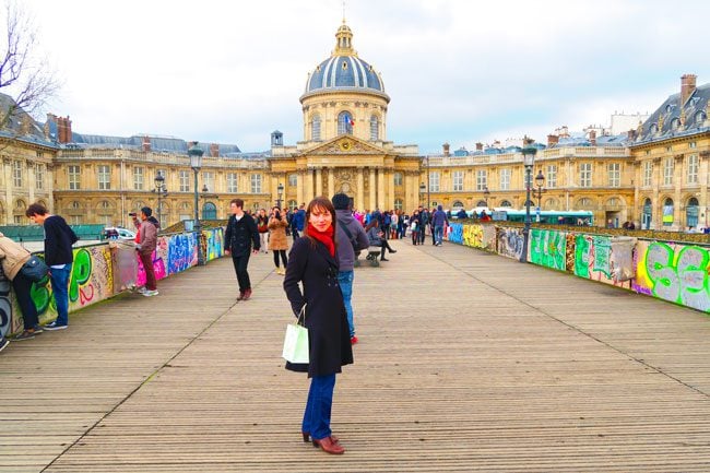 Isabelle in front of Institute de France