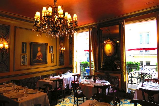 Le Procope Paris restaurant dining room