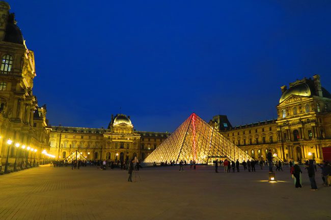 Louvre museum paris by night