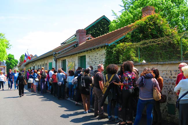 Monet house and garden giverny long queue