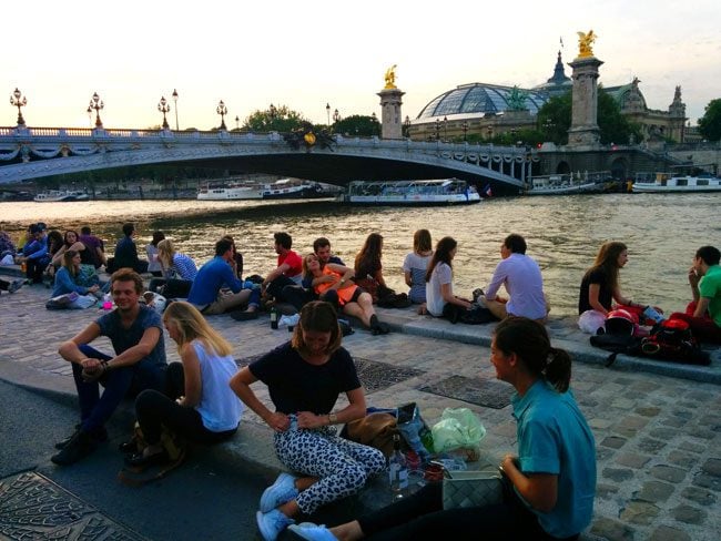 Pont Alexandre III chilling