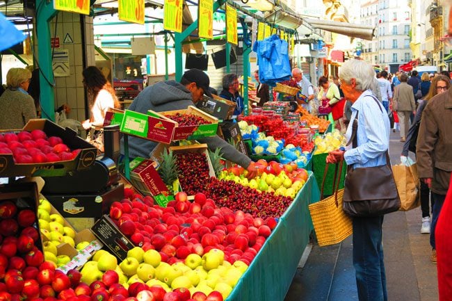 Rue de levis Paris market street food