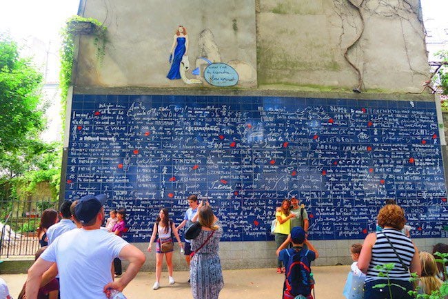 Le mur des je t'aime - the love wall Montmartre Paris