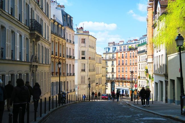 montmartre paris cobblestone lanes