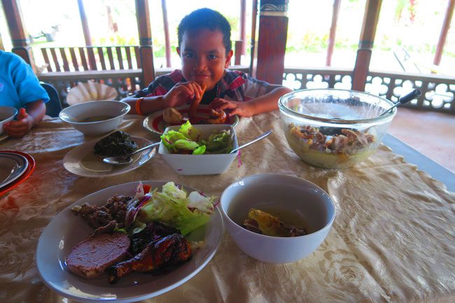 Making Umu in Samoa lunchtime