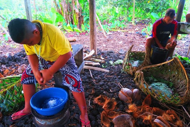 Making Umu in Samoa scraping coconuts 2