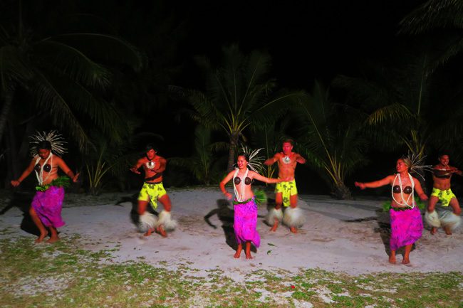 Island Night in Aitutaki Tamanu Beach Polynesian dance 1