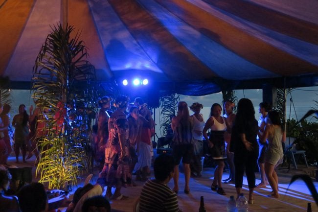 Maa Tahiti party Christmas in Moorea dancing