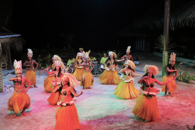 Tiki Village Moorea traditional polynesian dance