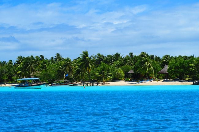 Lagoon tour Maupiti French Polynesia beach on motu