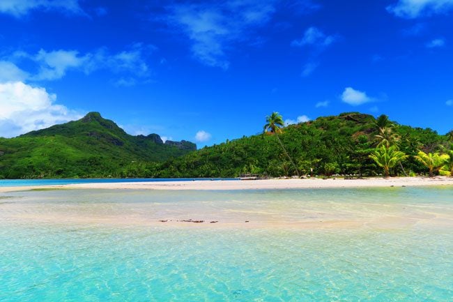 Lagoon tour tropical beach in Maupiti French Polynesia