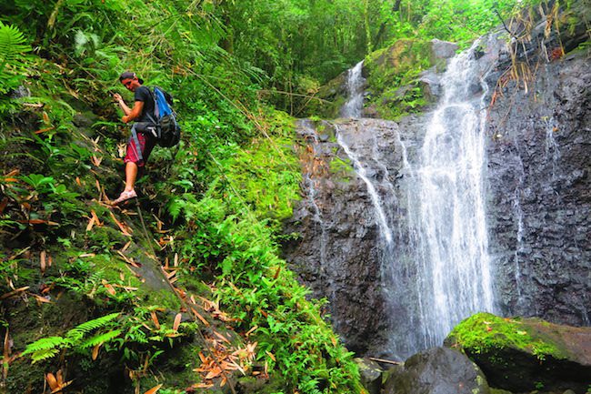 les trois cascades three waterfalls hike raiatea french polynesia descending