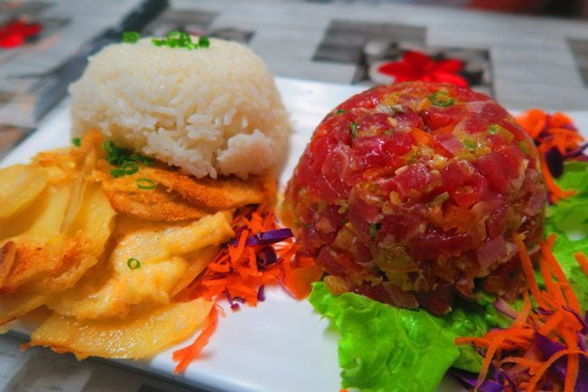 Best tuna tartare - L'estanco Roulotte seafood truck Papeete - Tahiti.