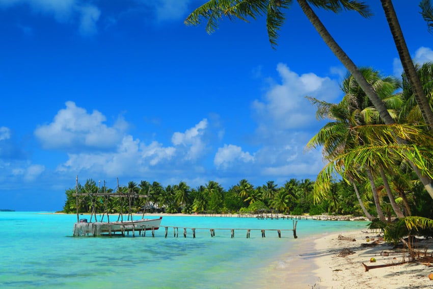 Motu Auira Maupiti French Polynesia - lagoon side beach