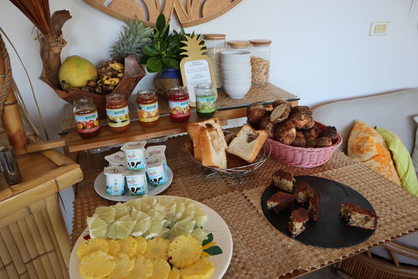 Pension Fare Suisse Tahiti - French Polynesia -breakfast