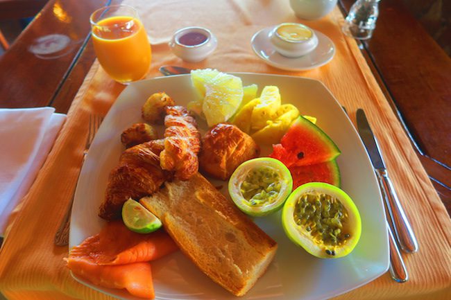 le tahaa luxury resort french polynesia breakfast
