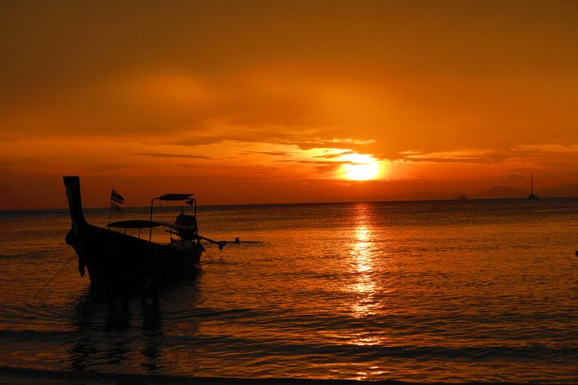 amazing-sunset-in-railay-beach-thailand