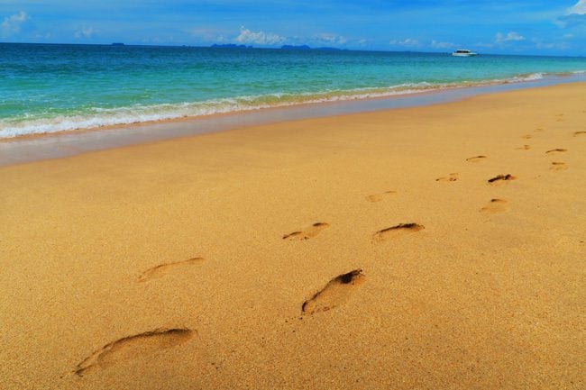 footprint-in-sand-long-beach-ko-lanta-thailand