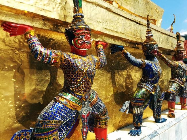 grand-palace-bangkok-wat-phra-kaeo-closeup-figures