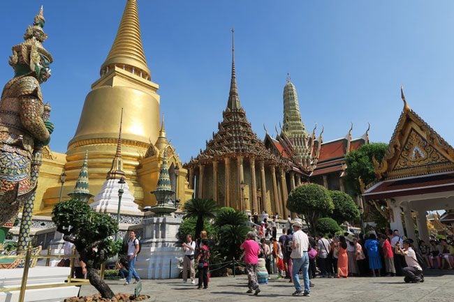 grand-palace-bangkok-wat-phra-kaeo-entrance