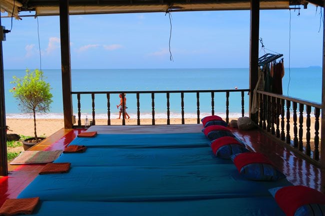 lanta-casuarina-beach-resort-ko-lanta-thailand-massage-on-beach